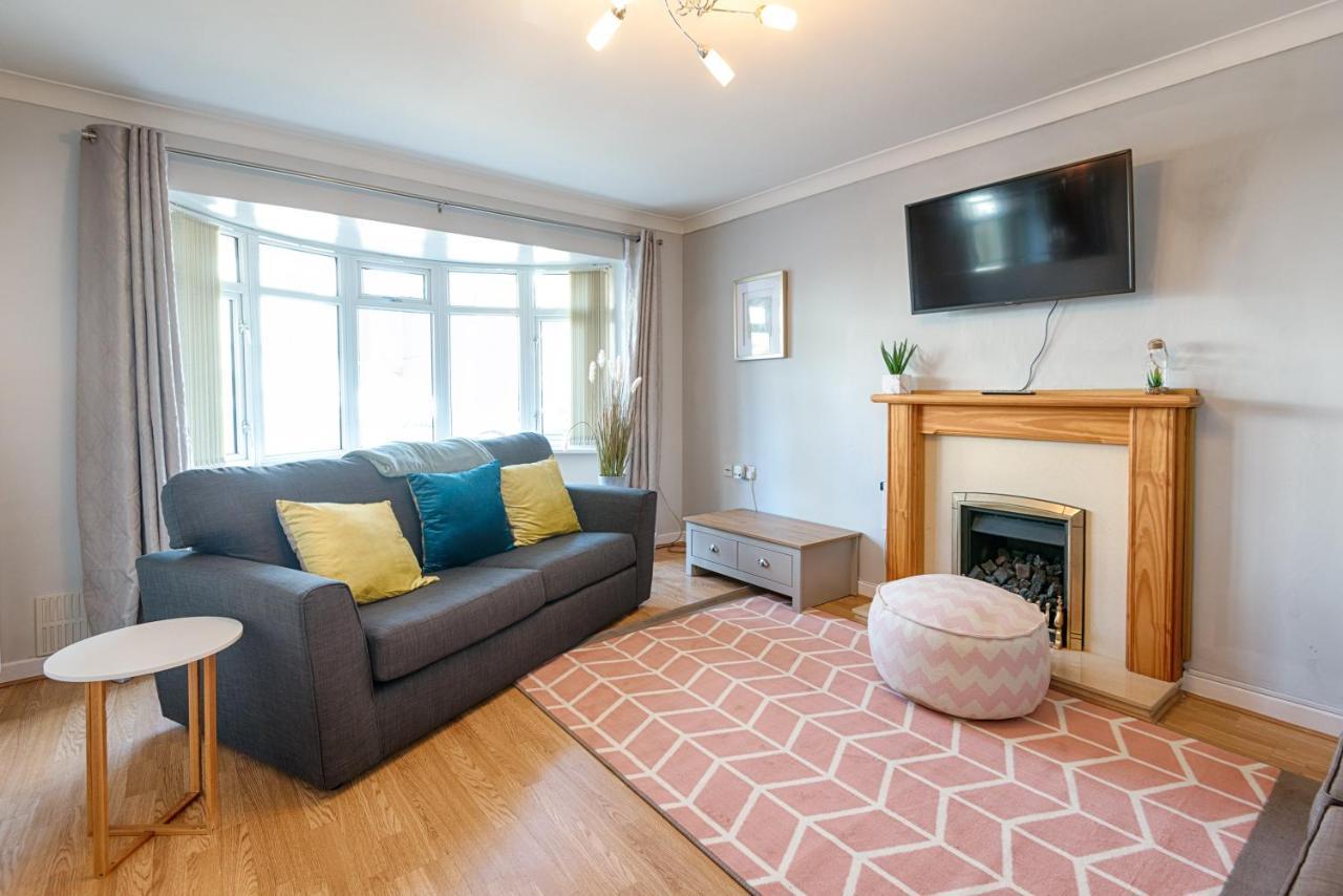 Parking, Garden, En-Suite & Tv'S In All Rooms, Large Living Space Swansea Bagian luar foto