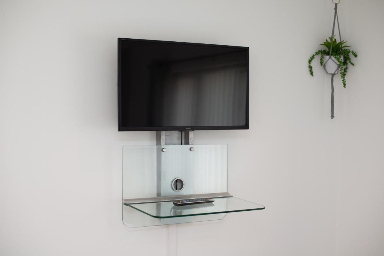 Parking, Garden, En-Suite & Tv'S In All Rooms, Large Living Space Swansea Bagian luar foto