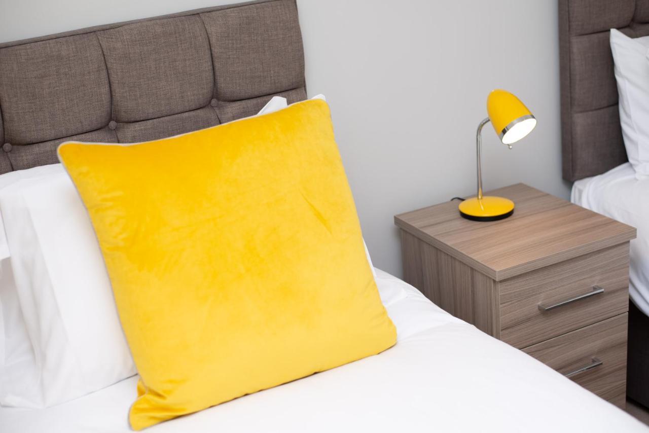 Parking, Garden, En-Suite & Tv'S In All Rooms, Large Living Space Swansea Bagian luar foto