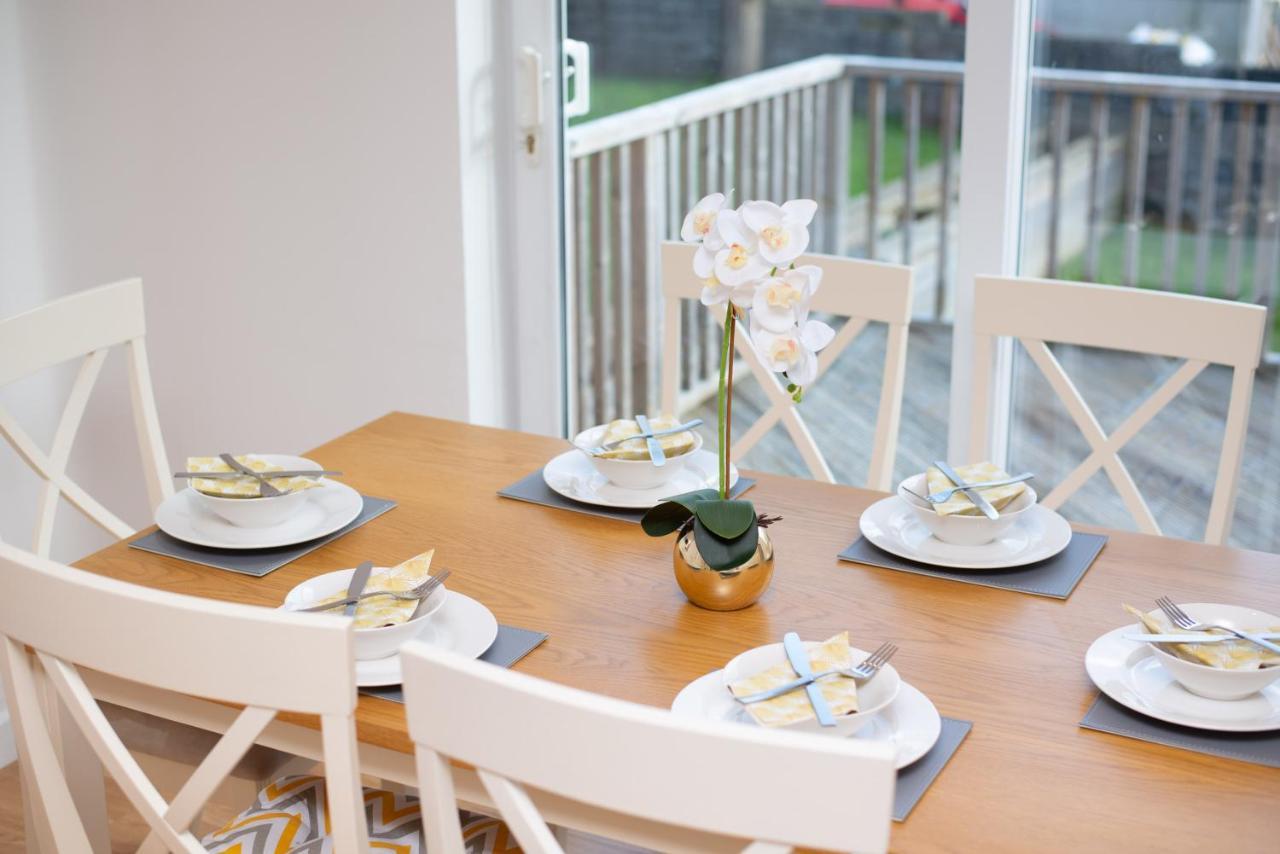 Parking, Garden, En-Suite & Tv'S In All Rooms, Large Living Space Swansea Bagian luar foto