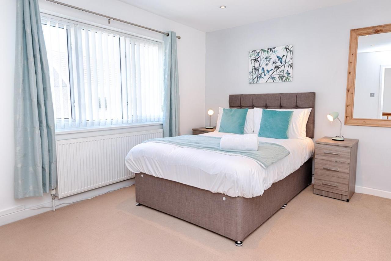 Parking, Garden, En-Suite & Tv'S In All Rooms, Large Living Space Swansea Bagian luar foto