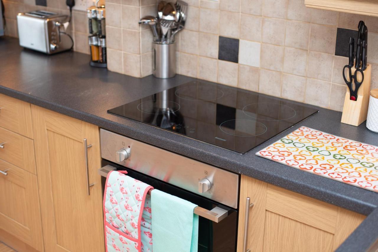 Parking, Garden, En-Suite & Tv'S In All Rooms, Large Living Space Swansea Bagian luar foto